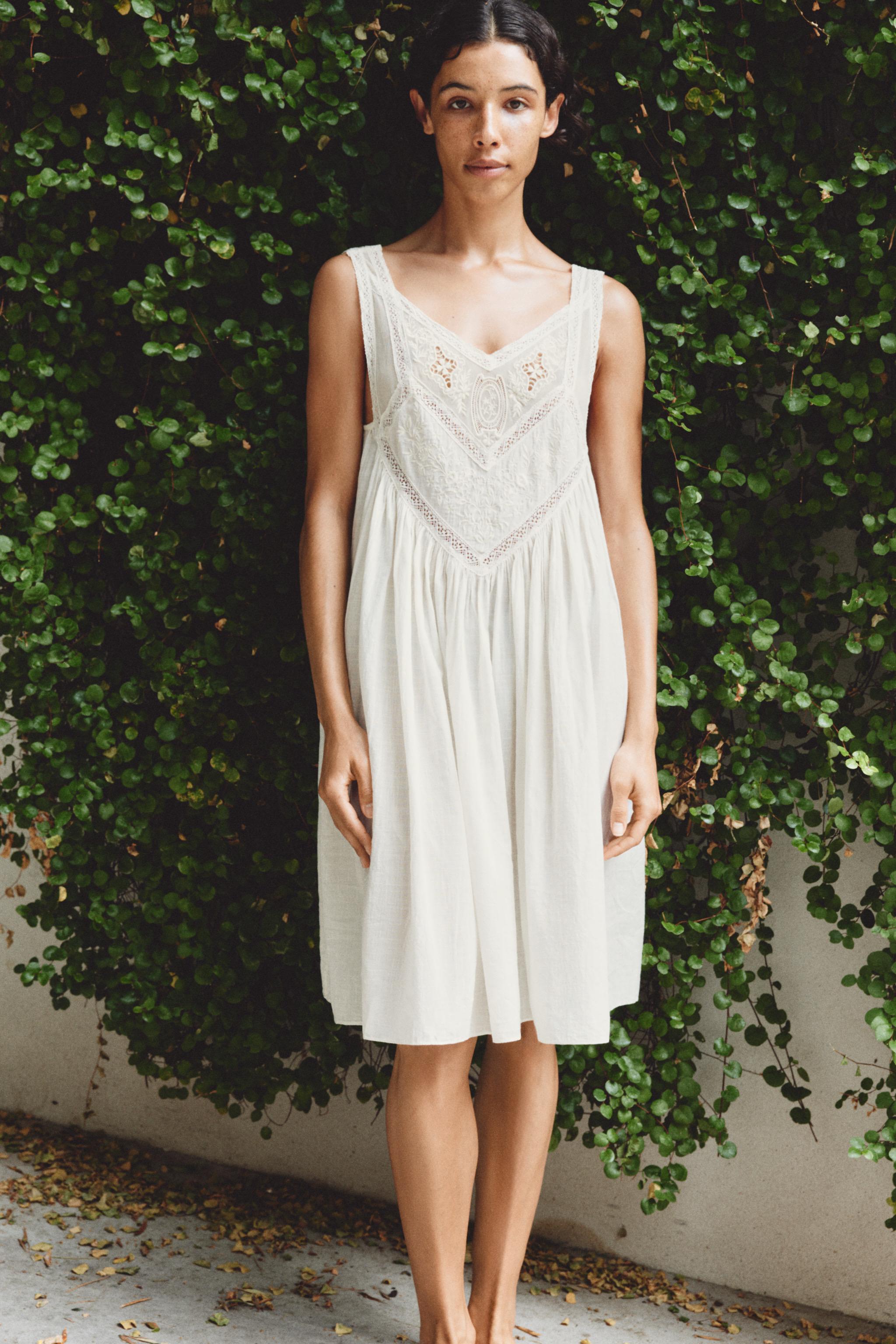 FLORAL EMBROIDERED PLEATED DRESS